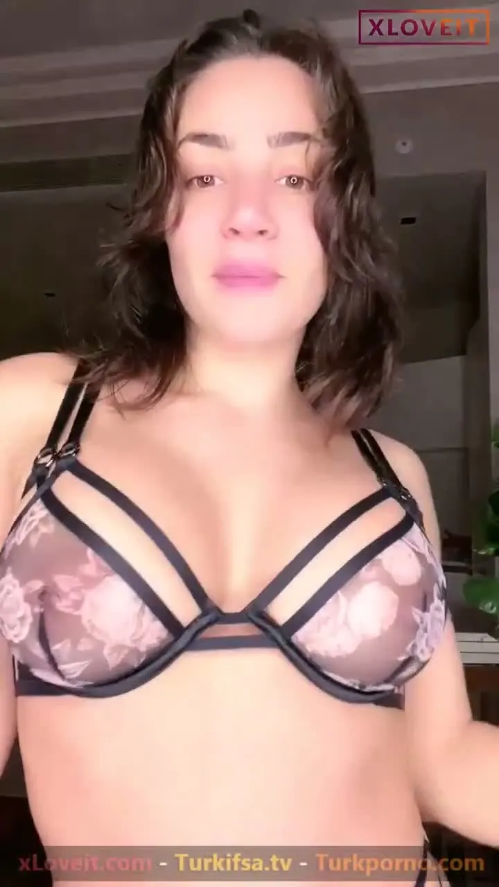 Serpil Cansız Seksi iç çamaşırlı yayında dans videosu — Serpil Cansız — Canlı Yayınlar
