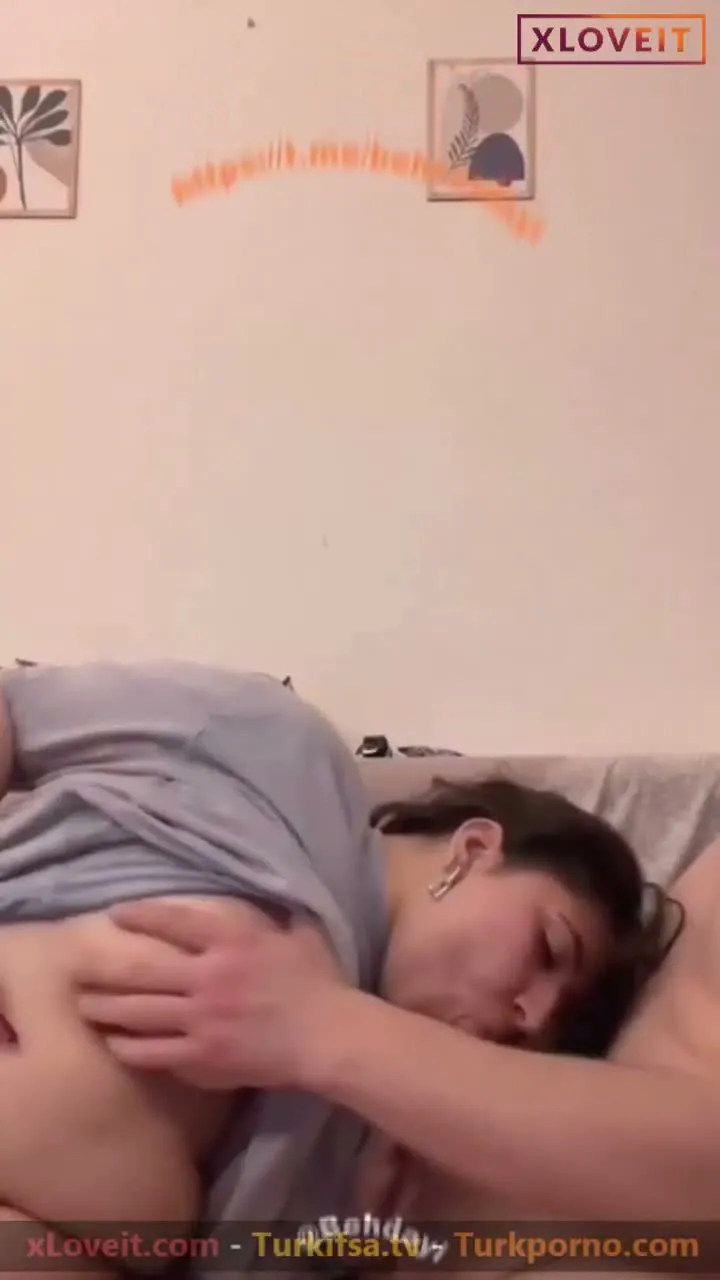 Şişman Porno Ateşli Melike dalgayı ağzına aldı — Amatör Porno
