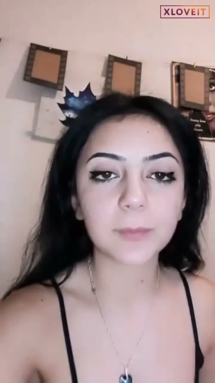 Tango Arya ifşa Kara kaş kara gözlü kızdan nude yayın — Canlı Yayınlar