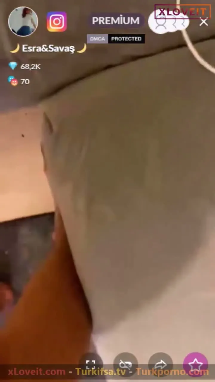 Türk Porno Esra Savaş çiftinden canlı yayında sikiş seyret — Amatör Porno