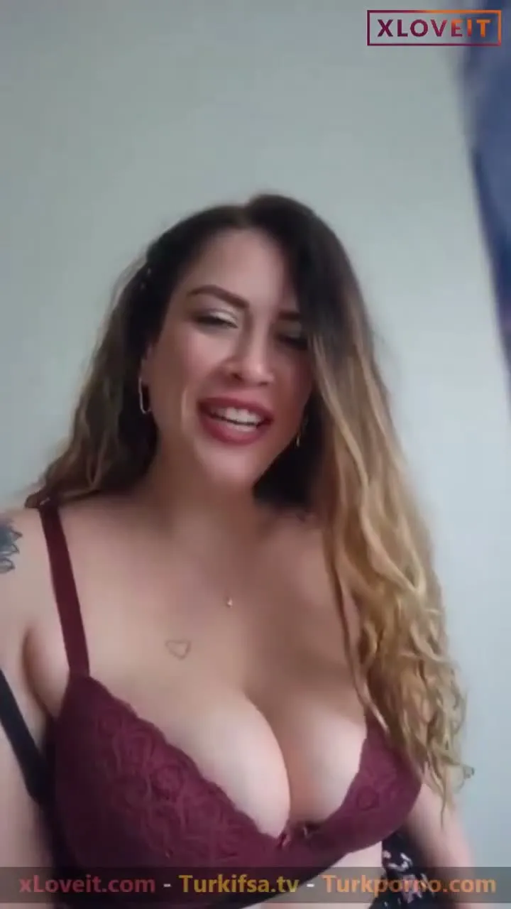 Lily W ifşa Efsane olgun sütyenli canlı yayında — Tango Lily W — Canlı Yayınlar