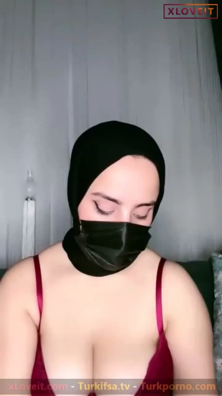 Türbanlı Leyla ifşa Koca memeli kapalı canlı yayında — Türbanlı Leyla — Canlı Yayınlar