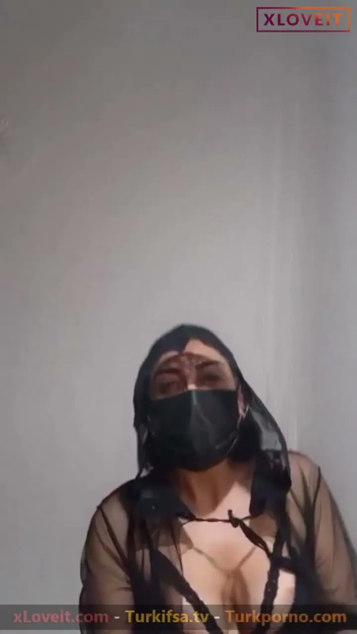 Türbanlı Heşin ifşa Transparan gecelikli nude yayını — Canlı Yayınlar