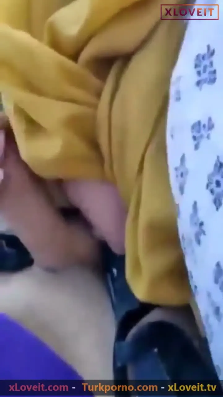 Türbanlı porno Açık havada sakso çekti — Amatör Porno