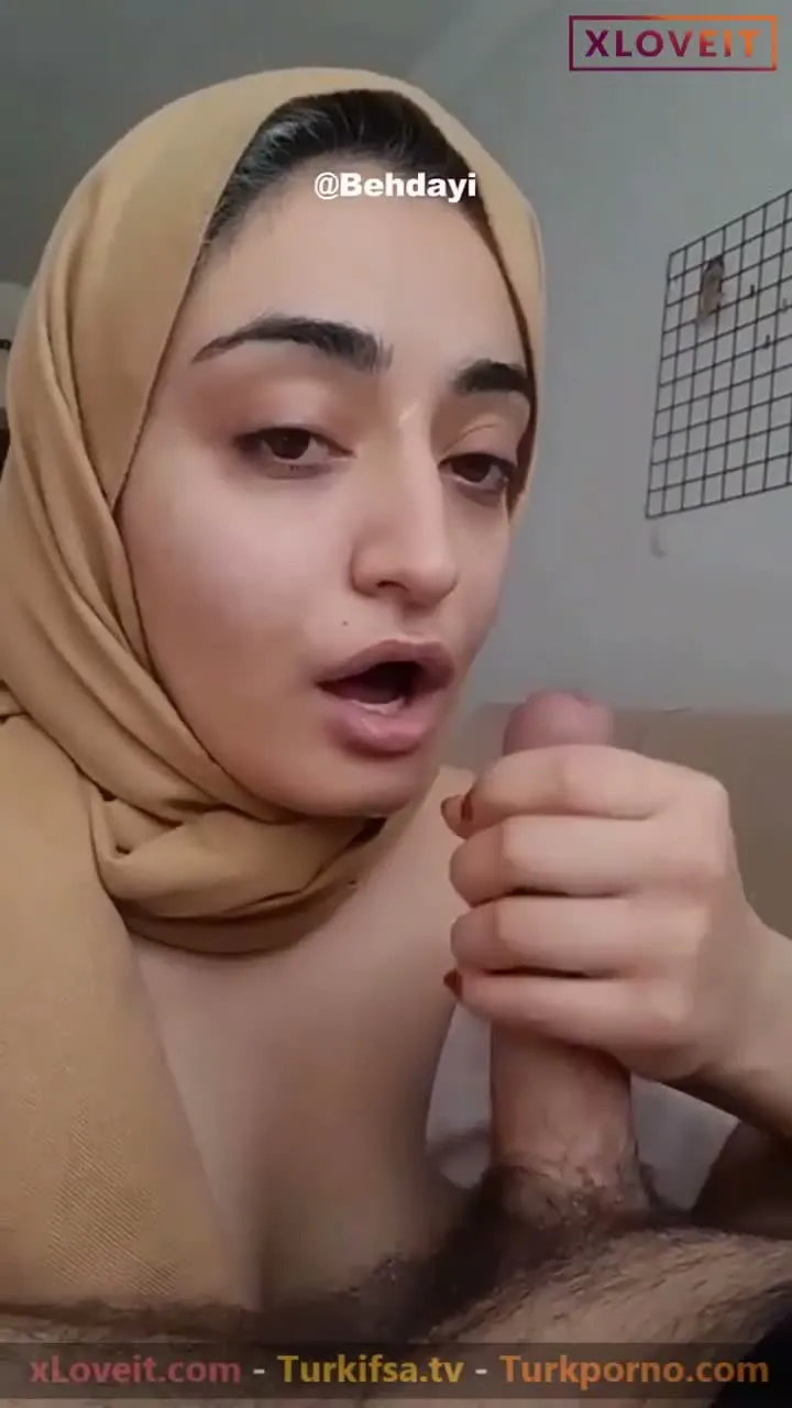 Türbanlı Porno Hayalsi orospusu sakso çekip ağzına boşalttı — Amatör Porno