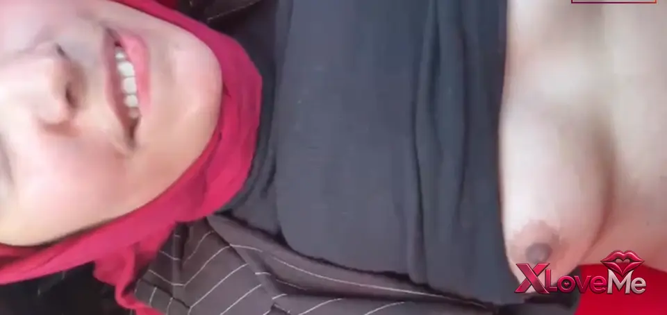 Türbanlı Porno HD Olgun kadın arabada sert sikildi — Konulu Porno