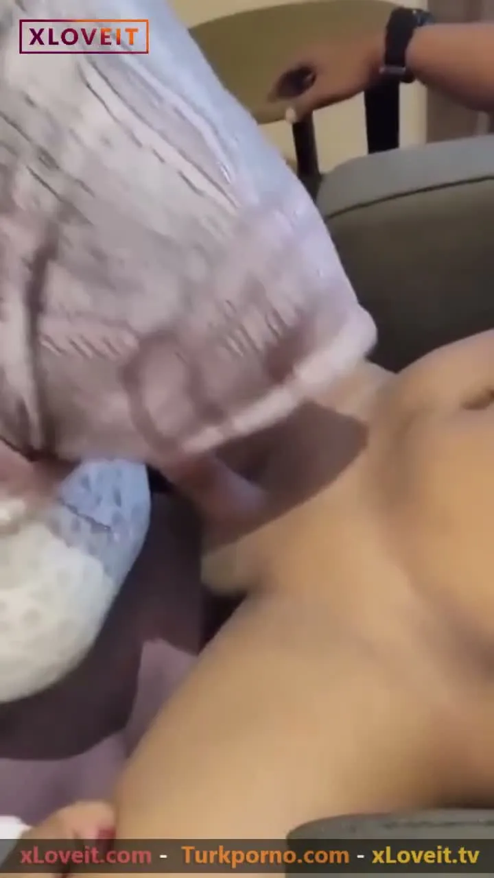 Türbanlı sakso yüzük takıp kullandı kızı — Amatör Porno