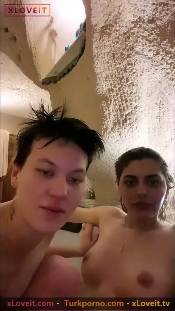 Türk Lezbiyen çiftin jakuzide sevişmesi — Konulu Porno