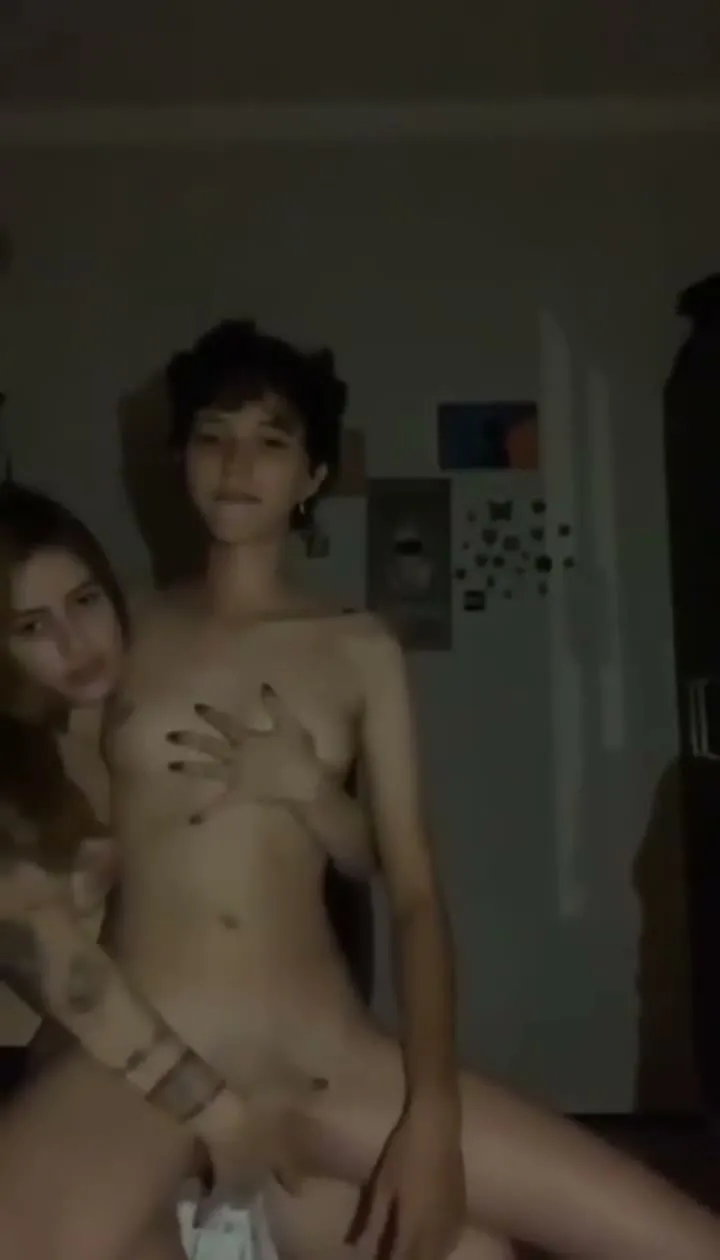 Türk Lezbiyen kızlardan am yalama porno — Amatör Porno