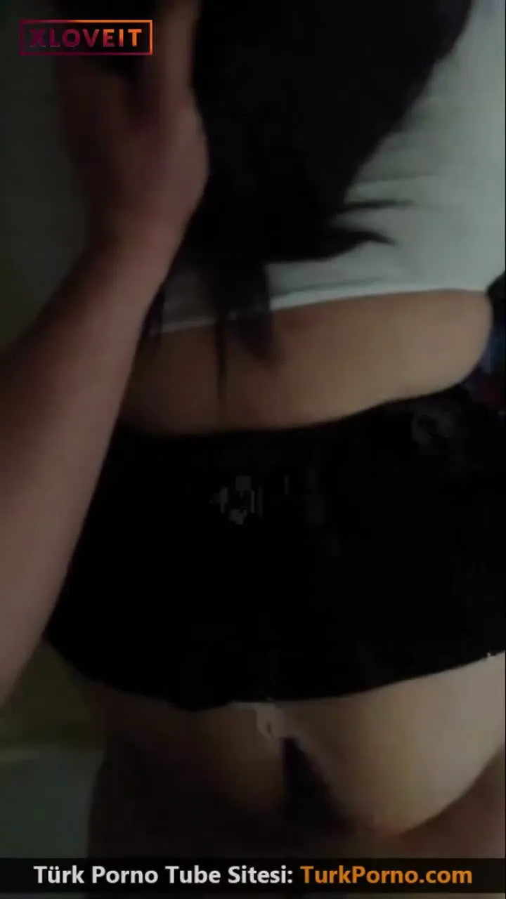 Türk Liseli yalvarırken sikiliyor — Amatör Porno