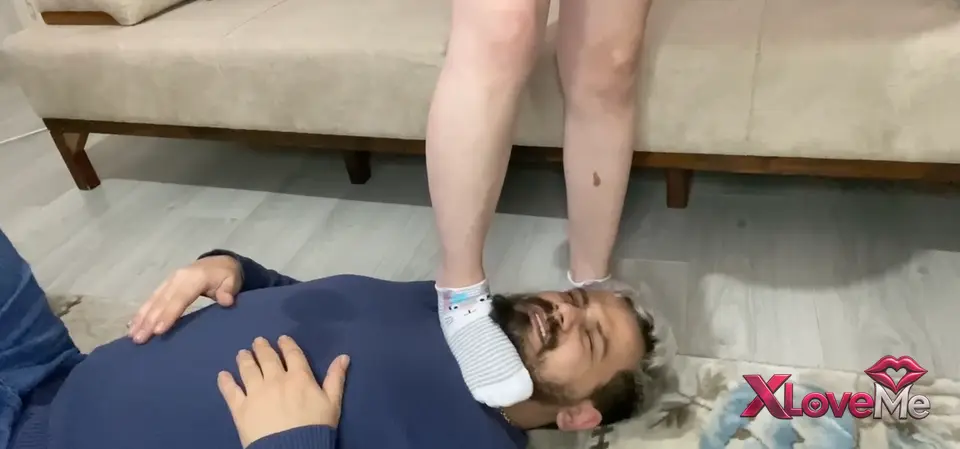 Türk Mistress önce ayakalrıyla boğdu sonra koklattı — Keyifhane — Türk ifşa