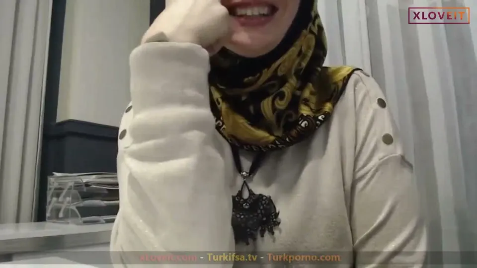 Xprensesx ifşa Türbanlı Milf amcığının derinliklerini gösterdi — xprensesx — Canlı Yayınlar